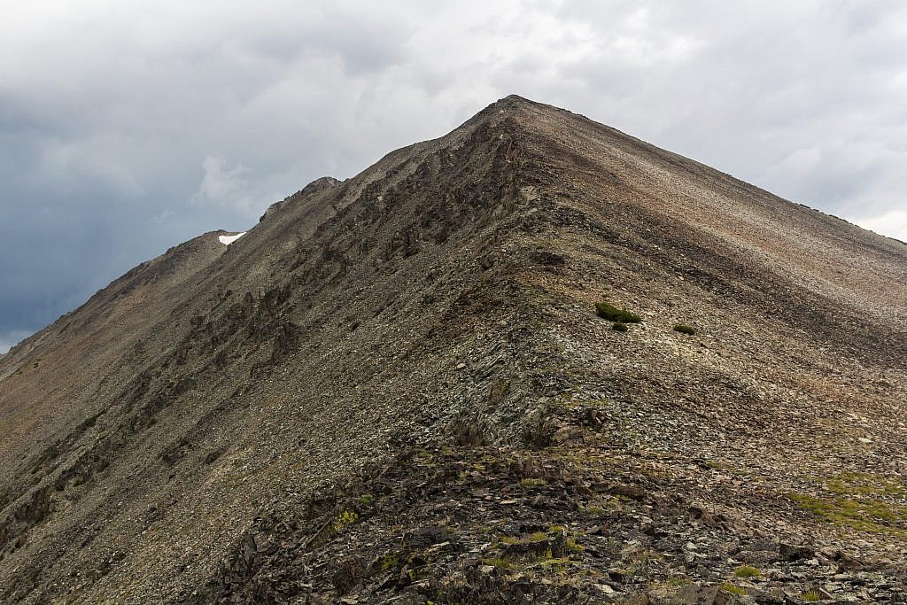 Looking up the ridge to the north of the saddle. Looks like a fairly easy climb.