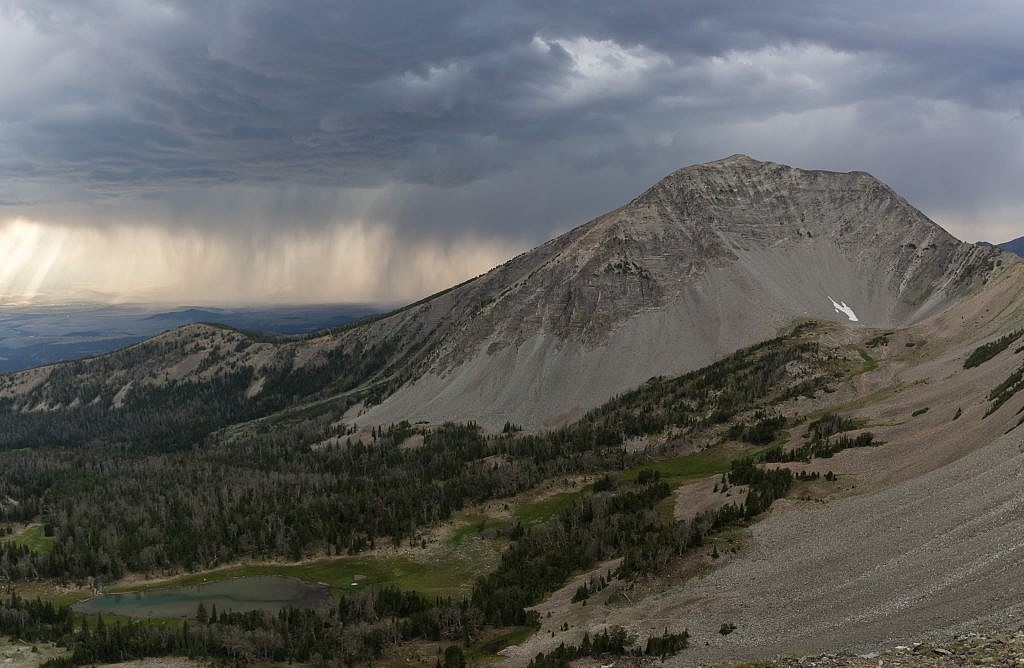 Full shot of the basin. Unfortunately a storm was approaching fast. We managed to spot nine goats before we were forced to retreat.