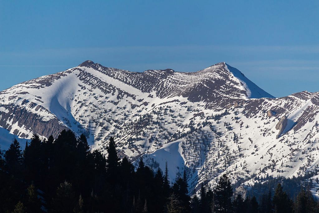 Sacajawea Peak (left) and Naya Nuki Peak (right) from the south.