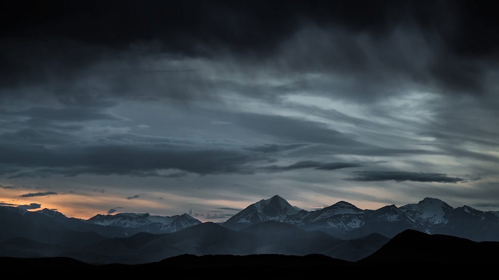 My mystery photo of the East Pioneer Mountains taken in 2015. Torrey Mountain (11,147′) in the center and Tweedy Mountain (11,154′) on the far right.