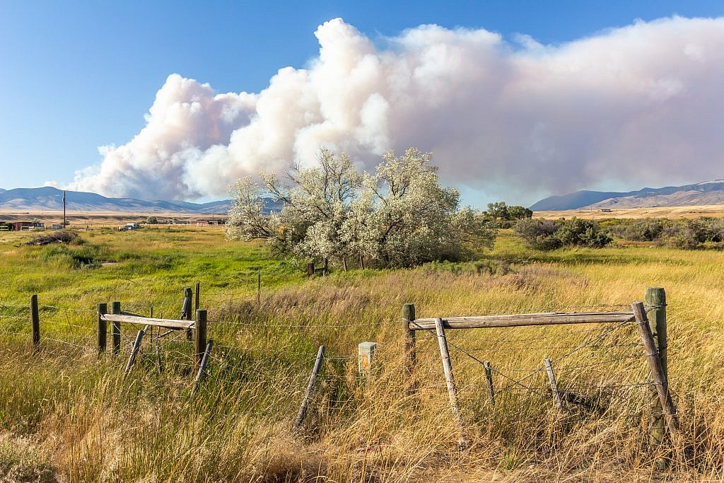 On the way to the campground I made a short pit stop by Whitehall, MT to photograph this plume of smoke coming from a forest fire in the Boulder Mountains.