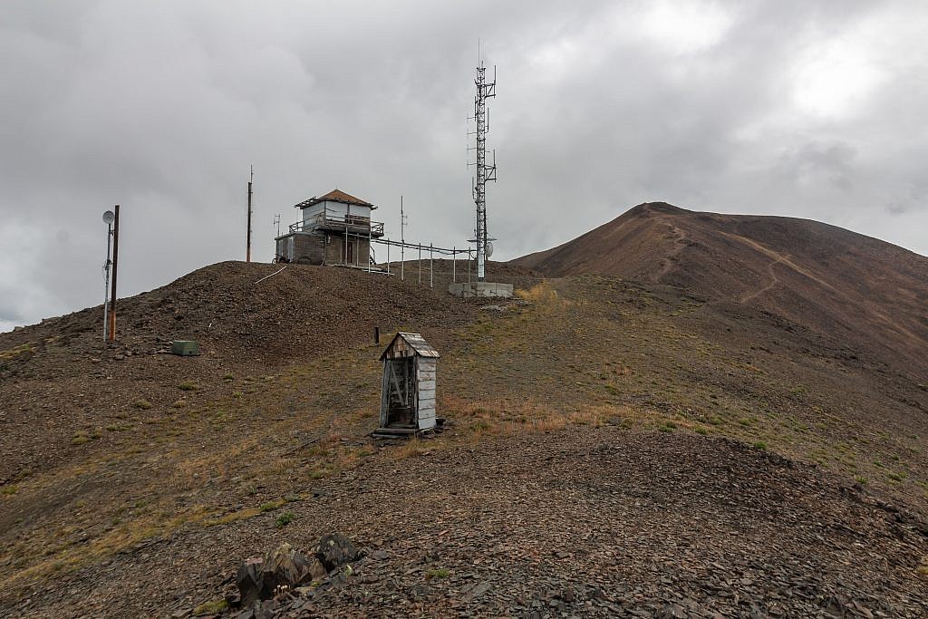 Highland Lookout with Red Mountain in the background.