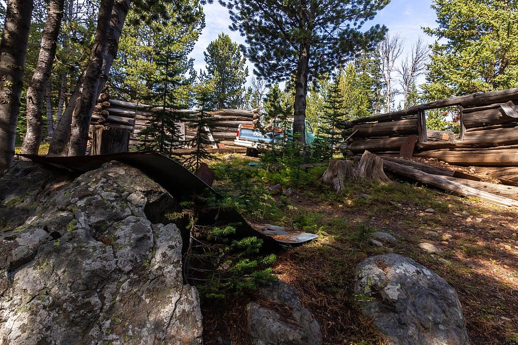 The old mining camp. I think it’s a worthwhile stop and doesn’t add too much extra length to the hike although you will have to bushwhack a bit to get back on the correct path.