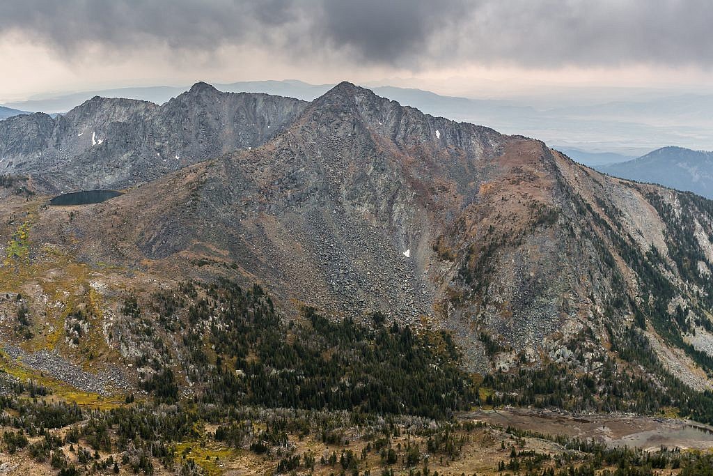 View south from the summit of Thompson Peak on my first trip to Branham Lakes Campground. Leggat Mountain (10,216′) in the center, Gneiss Lake just below it on the right, and Thompson Reservoir (mostly dry) on the bottom right.