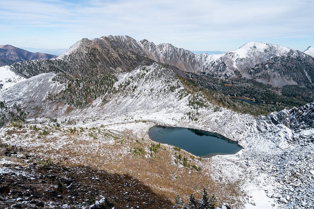 Working my way to the top of Leggat. From here you can see every almost every landmark I’ve described. I started at Upper Branham Lake in the far drainage on the right, hiked up to the saddle on the far left, continued off-trail through the drainage and then up to Gneiss Lake (front), made a slight detour up the saddle on the right, then came down and ascended the northeast ridge of Leggat.