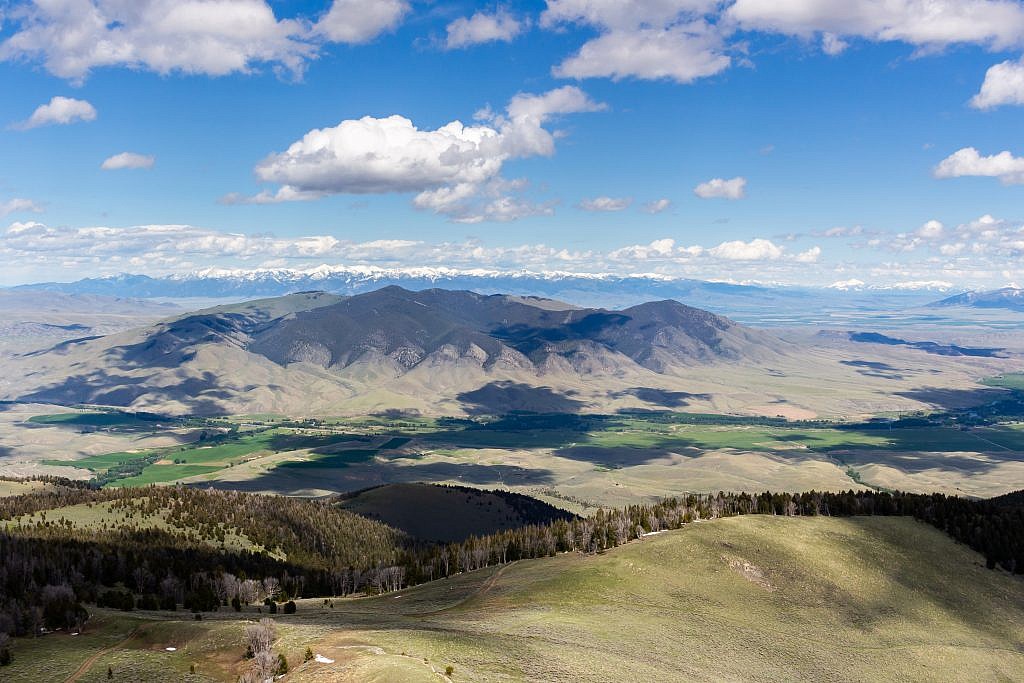 Looking east at the small sub-range from the summit of Sugarloaf Mountain of the East Pioneers. McCartney Mountain is the high point in the center left. Bell Peak is the southernmost point (on the right) and only other named point in the range.