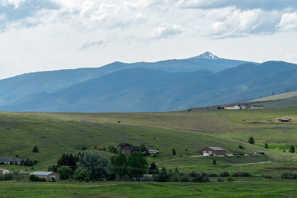 Ch-paa-qn Peak (“shining peak”).