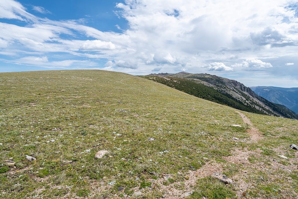 Looking east towards Prairieview Mountain and Saddleback Mountain (not sure which is which). I believe either could be done as a simple side quest.